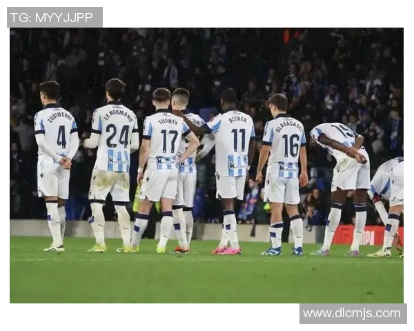 武汉足球队与广州足球队赛后复盘分析比赛节奏与战术对抗