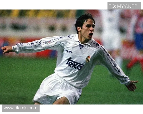 足球明星劳尔独特腿型揭秘与运动表现的关系分析 足球明星劳尔独特腿型揭秘与运动表现的关系分析